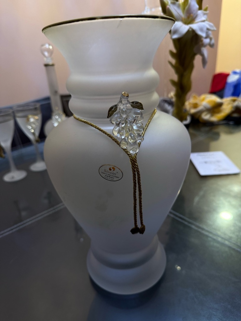 ✨ Murano Style Frosted Glass Vase w/ Gold Accent & Crystal Grapes – New w/ Tag ✨ - Picture 5 of 6